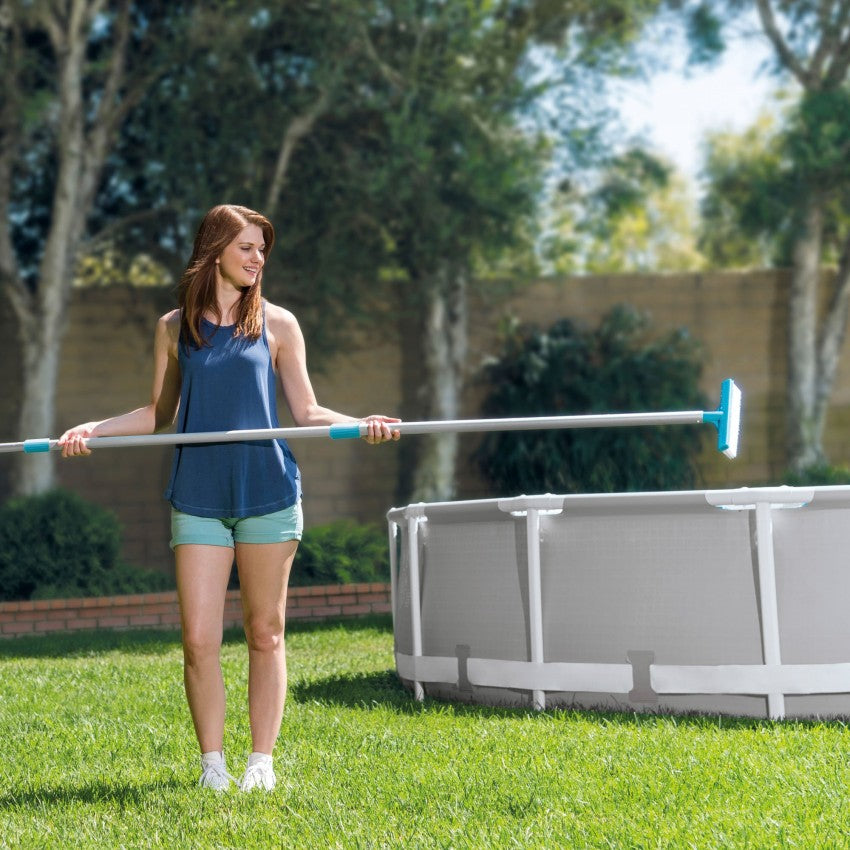 https://www.intex.es/74523-large_default/29056-kit-de-limpieza-de-piscinas-basico-intex-con-recoge-hojas-cepillo-y-cabeza.jpg