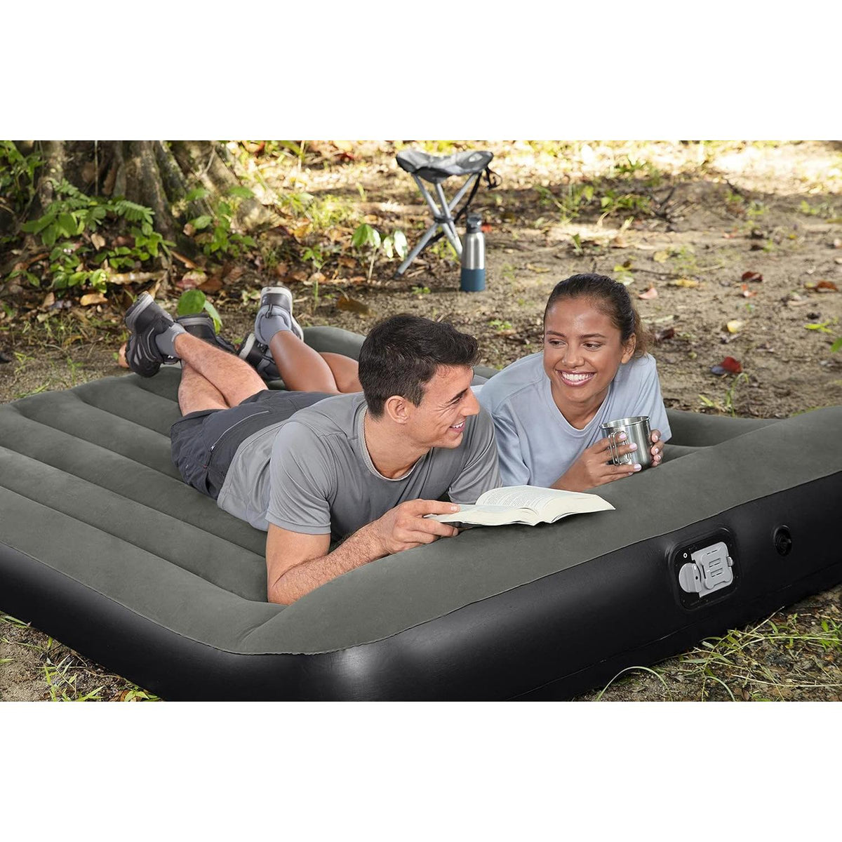 Bestway – Tritech luchtbed met ingebouwde accupomp (203 × 152 × 30 cm) - BricoandPool